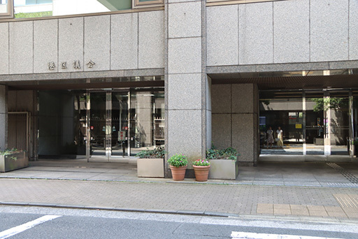 港区議会入り口
